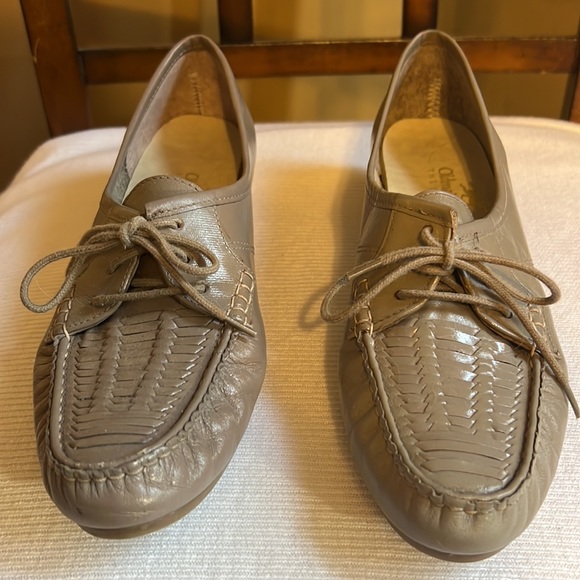 Old Maine Trotters 8B Taupe Excellent Condition - Picture 2 of 6